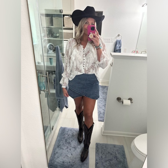 Meet your Posher, Kaylee - Picture 2 of 3